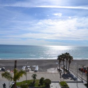 bilocale in vendita fronte mare